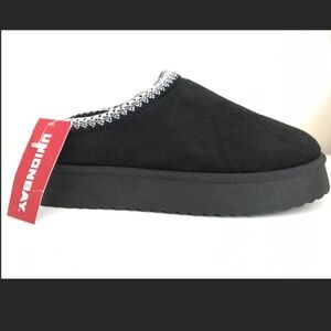 Unionbay woman's black casual clogs / slippers size 8.5